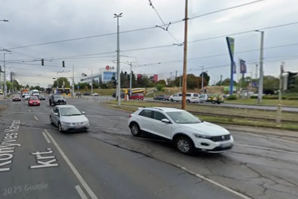 14 autó is defektet kaphatott egy kátyú miatt a Könyves Kálmán körúton