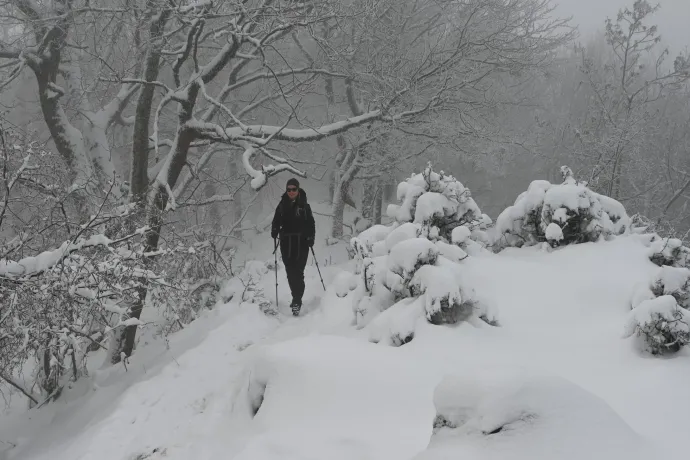 A Csóványos és a Nagy-Mána délelőtt – Fotó: Tenczer Gábor / Telex