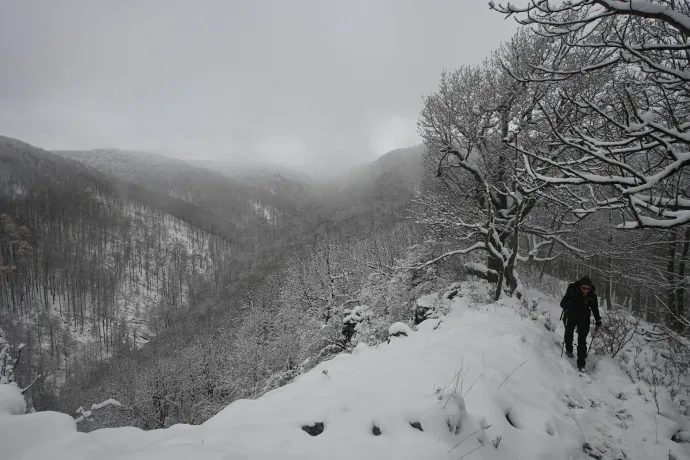 A Csóványos és a Nagy-Mána délelőtt – Fotó: Tenczer Gábor / Telex