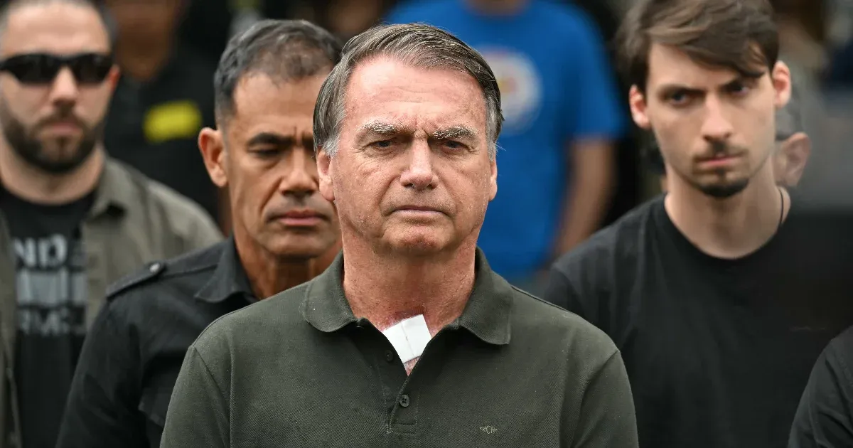 Bolsonaro szerint nem szökni akart, csak azt hallucinálta, hogy lehallgatókészülék van a nyomkövetőjében