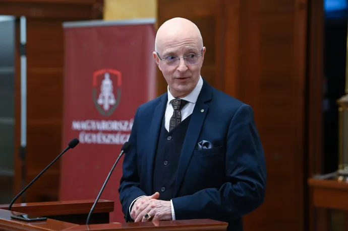 Varga Zs. András: A magyar igazságszolgáltatás egyre jobban sodródik a politikába