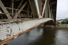 Megpróbálnának egy lélegzetvételnyi időt nyerni a főváros legramatyabb állapotú hídjának
