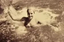 A Lukácsban találtak egy 70 éves fényképet egy fürdőző lányról, pár hónap múlva beállított a már idős nő, aki látható rajta