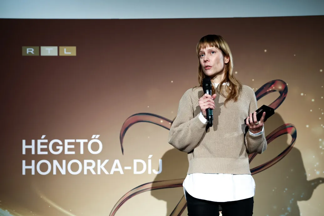 Hégető Honorka-díjat kapott a Telex fotósa, Ajpek Orsi