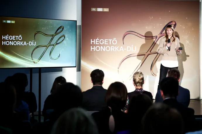 Hégető Honorka-díjat kapott a Telex fotósa, Ajpek Orsi