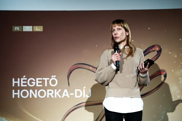 Hégető Honorka-díjat kapott a Telex fotósa, Ajpek Orsi