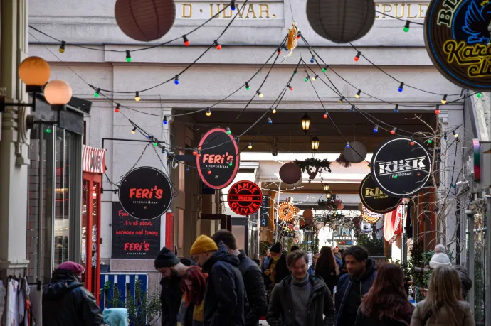 Hirtelen ellenőrizni kezdték az idegenvezetőket Erzsébetvárosban szeptemberben