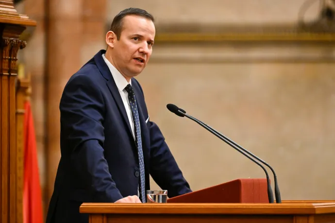 Órákon át azon vitáztak a parlamentben, hogy ki miatt kerültek bajba a devizahitelesek