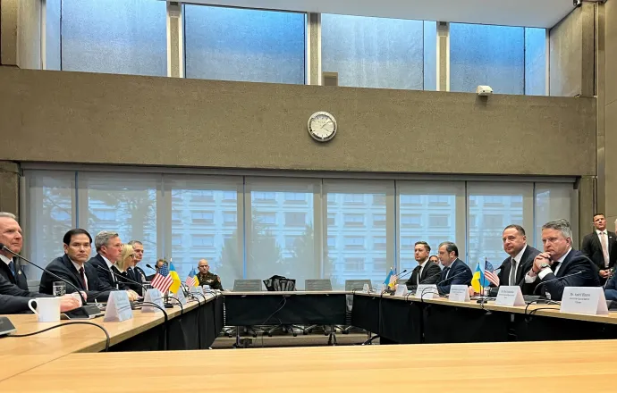 Marco Rubio amerikai külügyminiszter és Andrij Jermak, az ukrán elnöki hivatal vezetője az ukrajnai béketervről tárgyal az Egyesült Államok genfi képviseletén 2025. november 23-án – Fotó: Emma Farge / Reuters