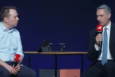 Jön a Lázárinfó termékshop, a bevételt jótékony célra fordítanák