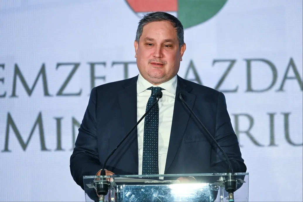 Hét év szünet után újra megsarcolják a médiacégeket: 2026-ban visszatér a reklámadó