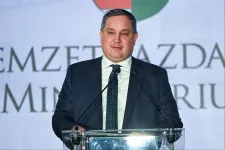 Hét év szünet után újra megsarcolják a médiacégeket: 2026-ban visszatér a reklámadó