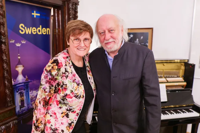 Nobel-díjasok, ha találkoznak: a svéd követségen járt Krasznahorkai László