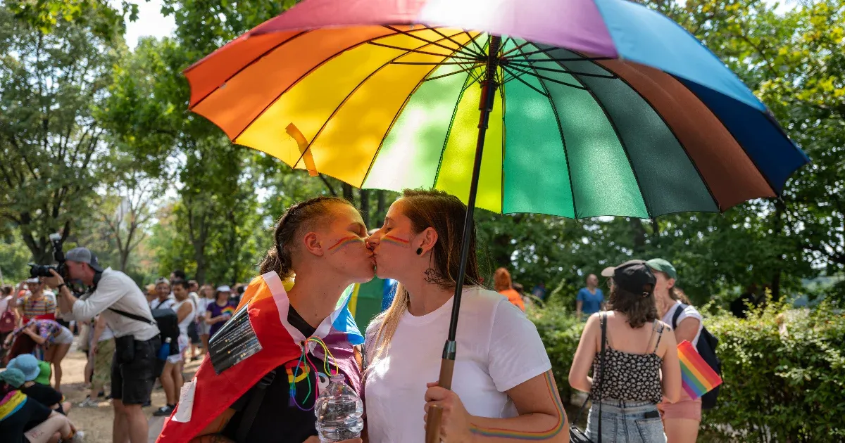 Leszavazta a Fidesz a külföldön kötött melegházasságok hazai elismerését