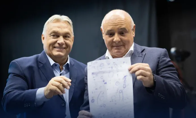 Orbán Viktor és Rónai Egon a híres jegyzettel – Fotó: Orbán Viktor / Facebook
