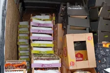 Külföldi áruszállítói hálózatra csapott le a NAV a Nagybani Piac közelében Budapesten