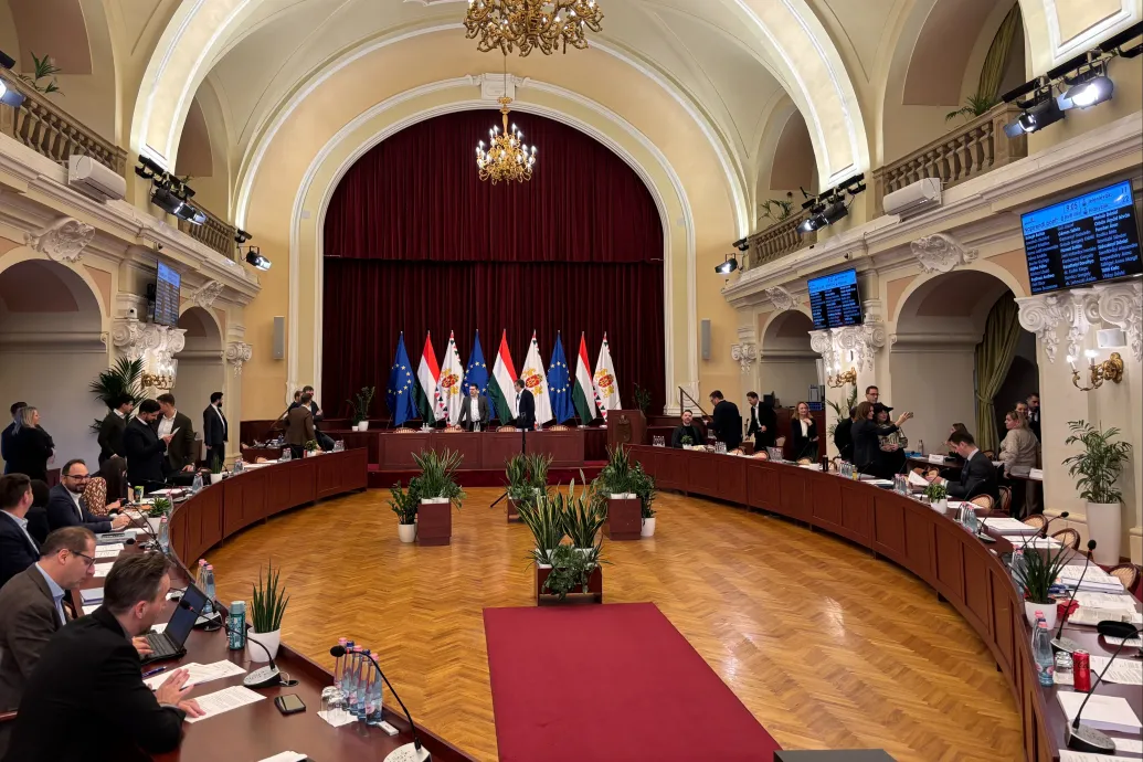 Megpróbálnak helyettest választani Karácsony Gergelynek, a Fidesz nem vesz részt a szavazáson