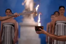 Az eső miatt nem szabad téren, hanem múzeumban lobbant fel az olimpiai láng