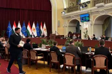 Fővárosi Közgyűlés: a Tisza ajándékot kapott a Fidesztől, új rend jöhet az Üllői úton, és a Petőfi hidat is felújítanák