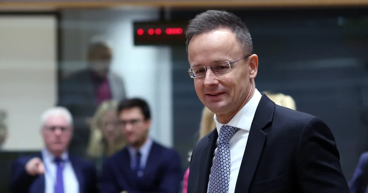 A bosnyák honvédelmi miniszter megtagadta, hogy Szijjártó Péter katonai géppel leszálljon Banja Lukában