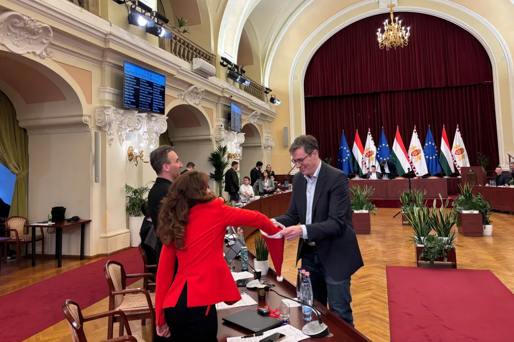 „Tavaly csalódott óvodásként távoztam” – a fővárosi képviselők idén is karácsonyi húzós játékot játszanak