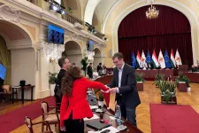 „Tavaly csalódott óvodásként távoztam” – a fővárosi képviselők idén is karácsonyi húzós játékot játszanak