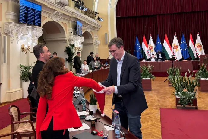 „Tavaly csalódott óvodásként távoztam” – a fővárosi képviselők idén is karácsonyi húzós játékot játszanak