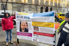 „Az emberek nem kapnak tiszta képet a valóságról” – a propaganda ellen tüntetett az aHang országszerte