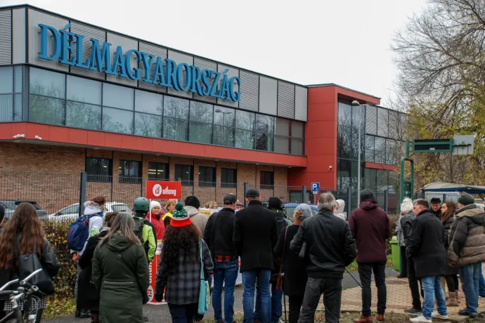 „Az emberek nem kapnak tiszta képet a valóságról” – a propaganda ellen tüntetett az aHang országszerte