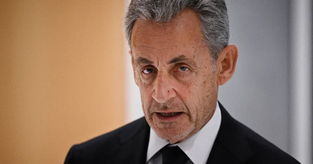 Nicolas Sarkozyt a 2012-es elnöki kampánya miatt is elítélték, börtön helyett most csak nyomkövetőt kap