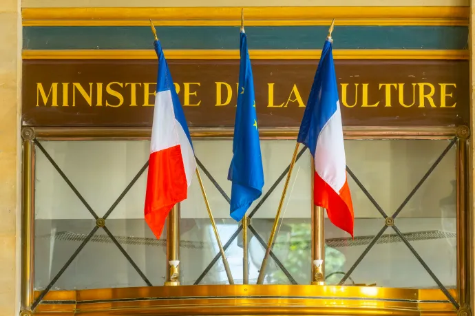 Kétszáznál is több nő állítja, hogy egy francia köztisztviselő vízhajtóval mérgezte őket az állásinterjún