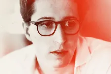 Biró Zsombor Aurél: Vajon mióta masszírozza a kezemet?