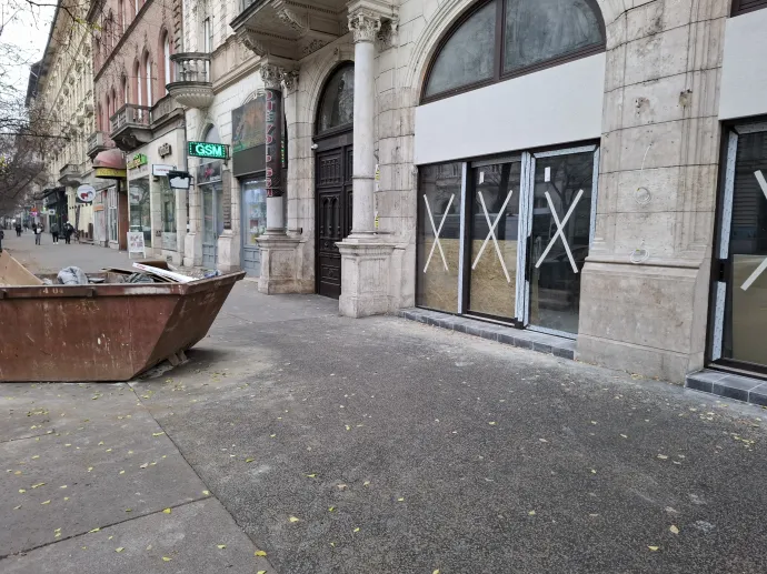 Bezárt üzlet a Nagykörúton, 2025 novemberében – Fotó: G7