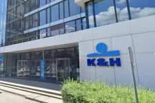 K&H bankvezér: Az extra adók miatt is csökkent a nyereség