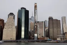 A New York-i ferde torony kétszáz méter magas, húsz centit dől, és emiatt öt éve befejezetlenül áll