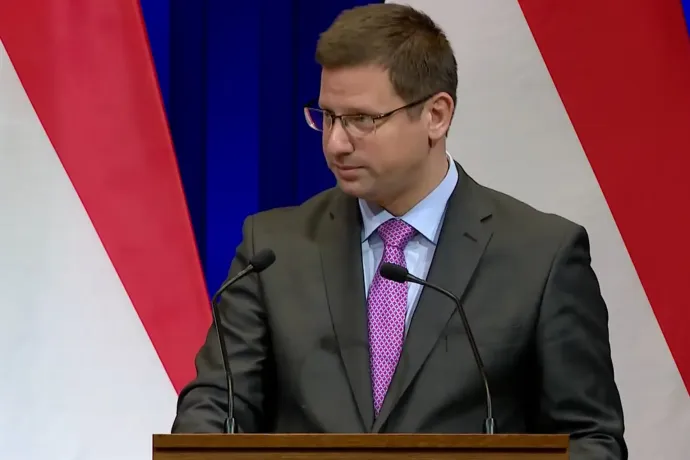 Gulyás Gergely: A mi képviselőink rendszeresen nyilatkoznak, amikor önök rohangálnak mikrofonnal utánuk