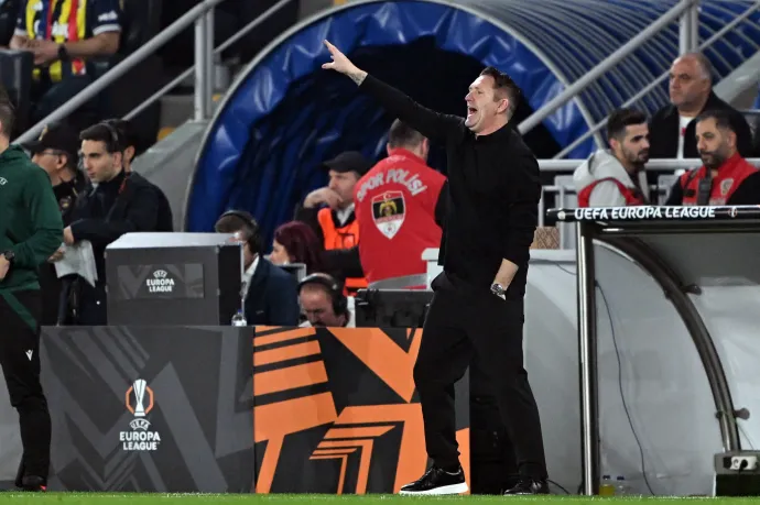 Varga fejese pontot ért a Fradinak a Fener ellen, így őrzi a helyét az El élmezőnyében