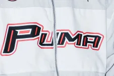 Kínai és japán sportruházati óriások érdeklődnek a lejtmenetben lévő Puma iránt