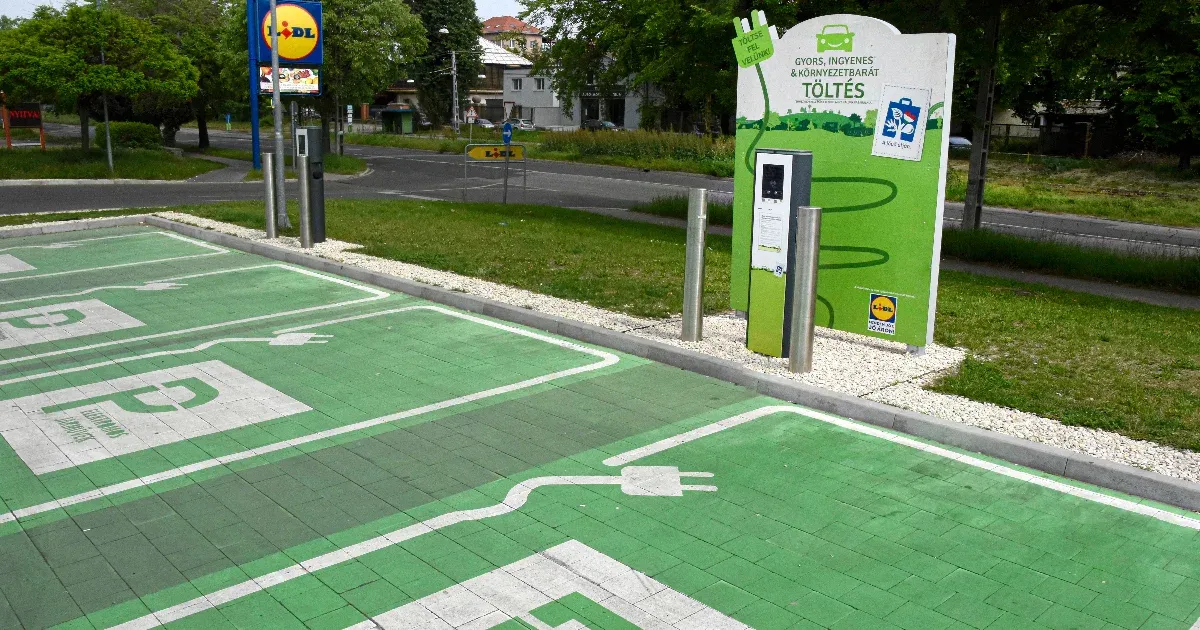 Meghosszabbították: még három hónapig igényelhetik a cégek a 4 milliós villanyautó-támogatást