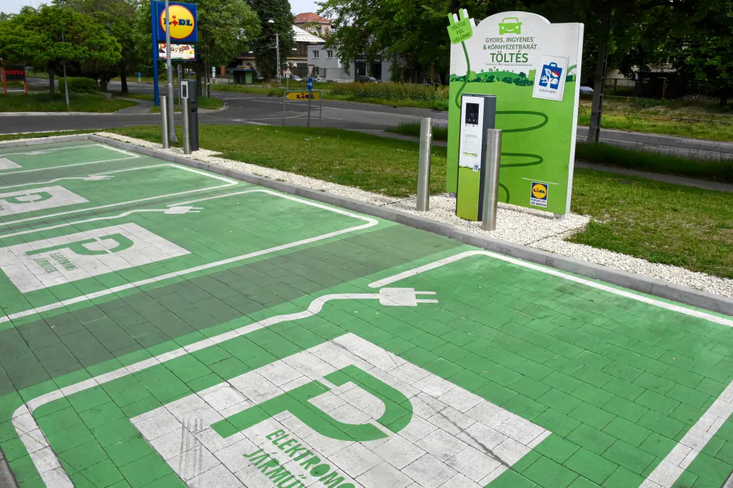 Meghosszabbították: még három hónapig igényelhetik a cégek a 4 milliós villanyautó-támogatást