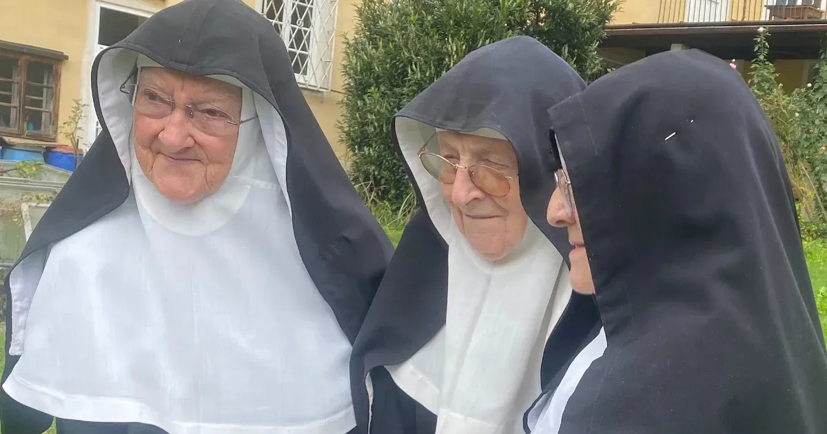 Maradhatnak zárdájukban az idősotthonból megszökött osztrák apácák, ha lejönnek az Instagramról