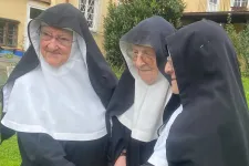 Maradhatnak zárdájukban az idősotthonból megszökött osztrák apácák, ha lejönnek az Instagramról