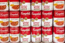 Rasszista kijelentések és 3D-nyomtatott csirke emlegetése miatt rúgta ki a Campbell’s az egyik vezetőjét