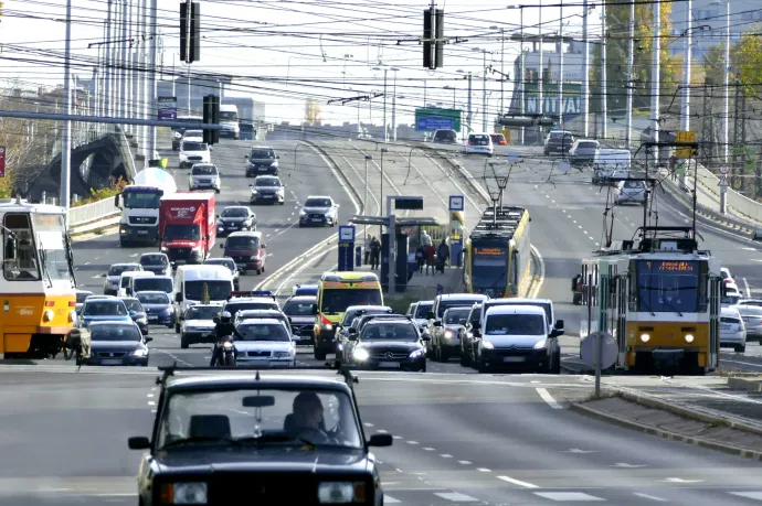 Szombattól nem lehet balra kanyarodni a Hungária körútról a Thököly útra