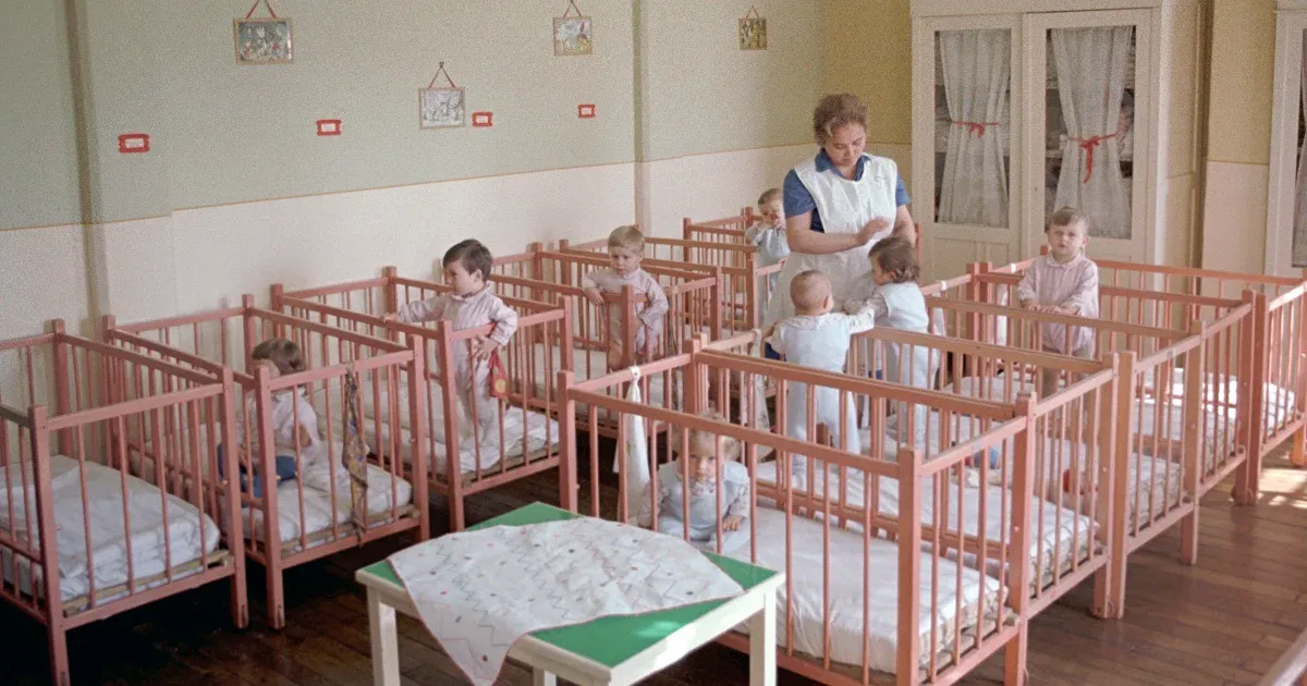 A kormány újra csecsemőotthonokat nyit, pedig azért zárták be azokat, mert ez nem jó megoldás a gyerekeknek