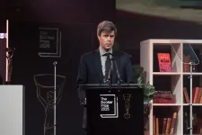 David Szalay arra keresi a választ, hogy van-e értelme élni