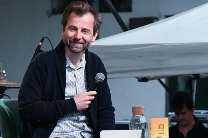 A Belügyminisztérium reagált Grecsó Krisztián posztjára, amiben Pintér Sándort kritizálta