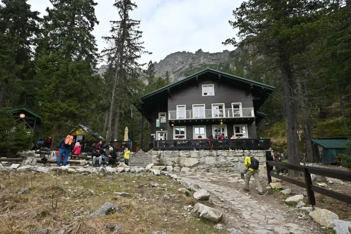 A Zamkovszky-ház és a Tarpataki-völgy bejárata – Fotó: Tenczer Gábor / Telex