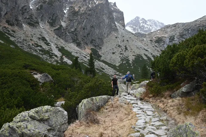 A Zamkovszky-ház és a Tarpataki-völgy bejárata – Fotó: Tenczer Gábor / Telex