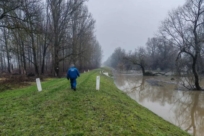 Több útszakaszt is lezártak a Sajó és az Ipoly áradása miatt
